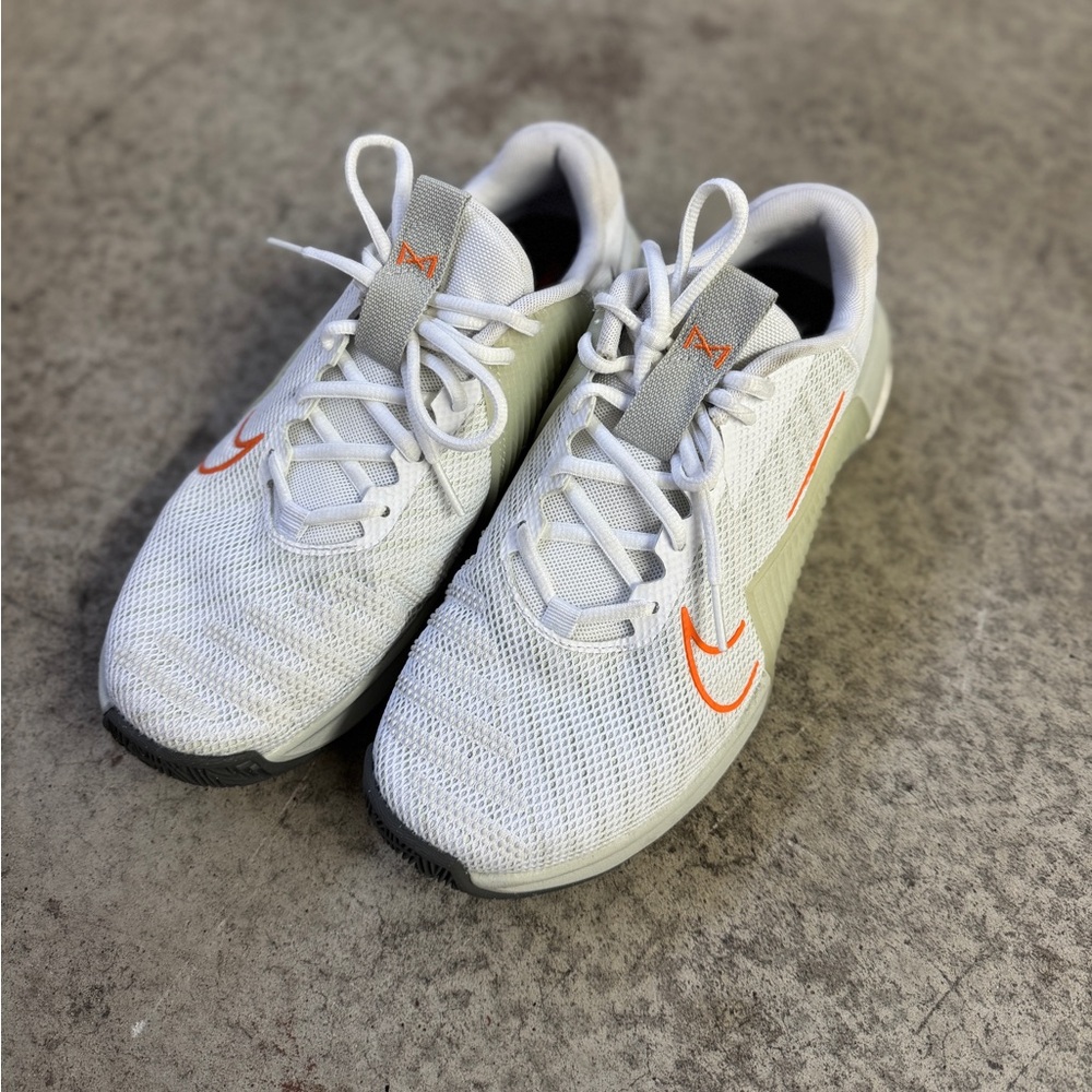 Nike Metcon 9 | Size 8 Men | White Light Silver Bright Madarin
